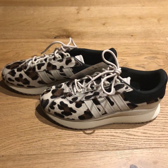 Sneakers - Picture 3 of 5